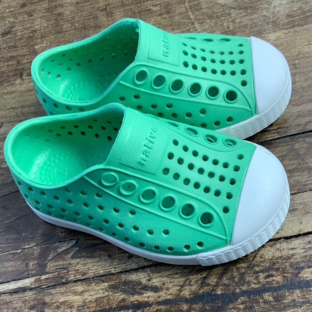 Native Jefferson Slip on sneakers size 4